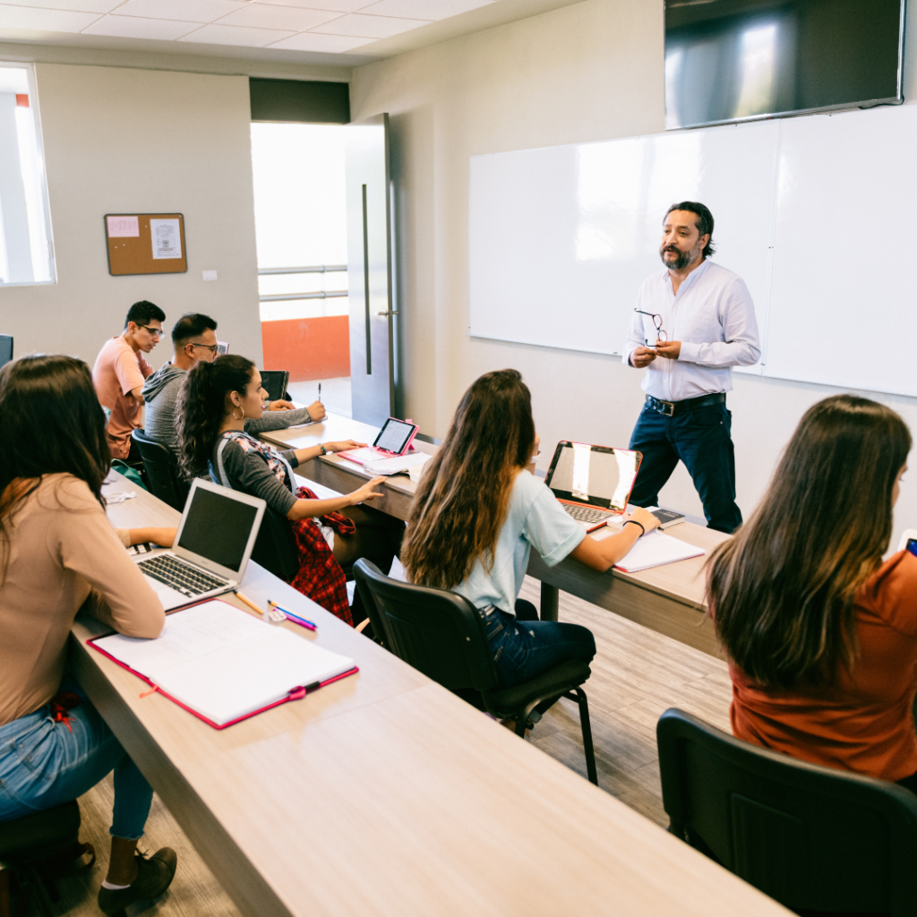 «Capacitación Presencial, Virtual y B-learning: ¿Cuál es la Mejor Opción para el Desarrollo Docente?»